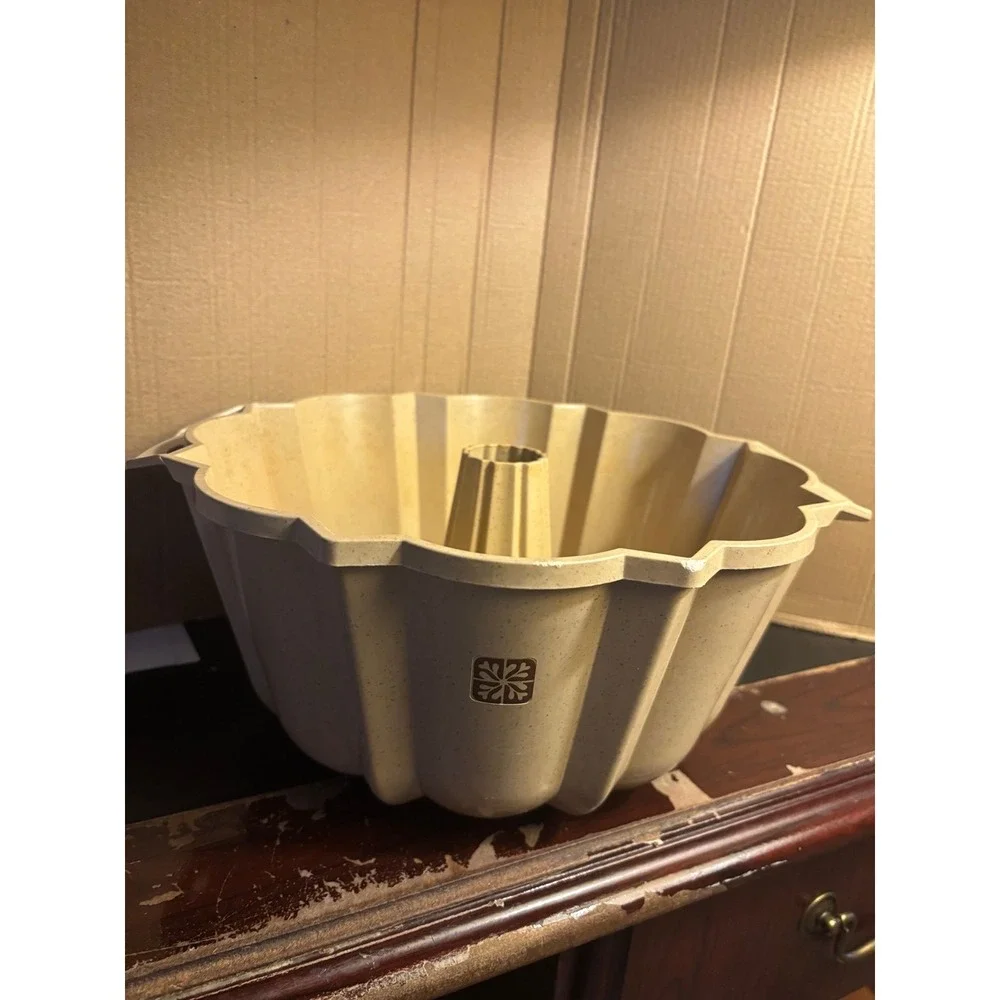Vintage Littonware Bundt Microwave Ovenware 4 Qt Fluted Cake Bundt Pan 1970's